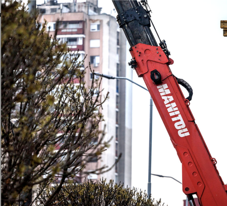 Obrotowy telehandler Manitou MRT vs Magni RTH porównanie